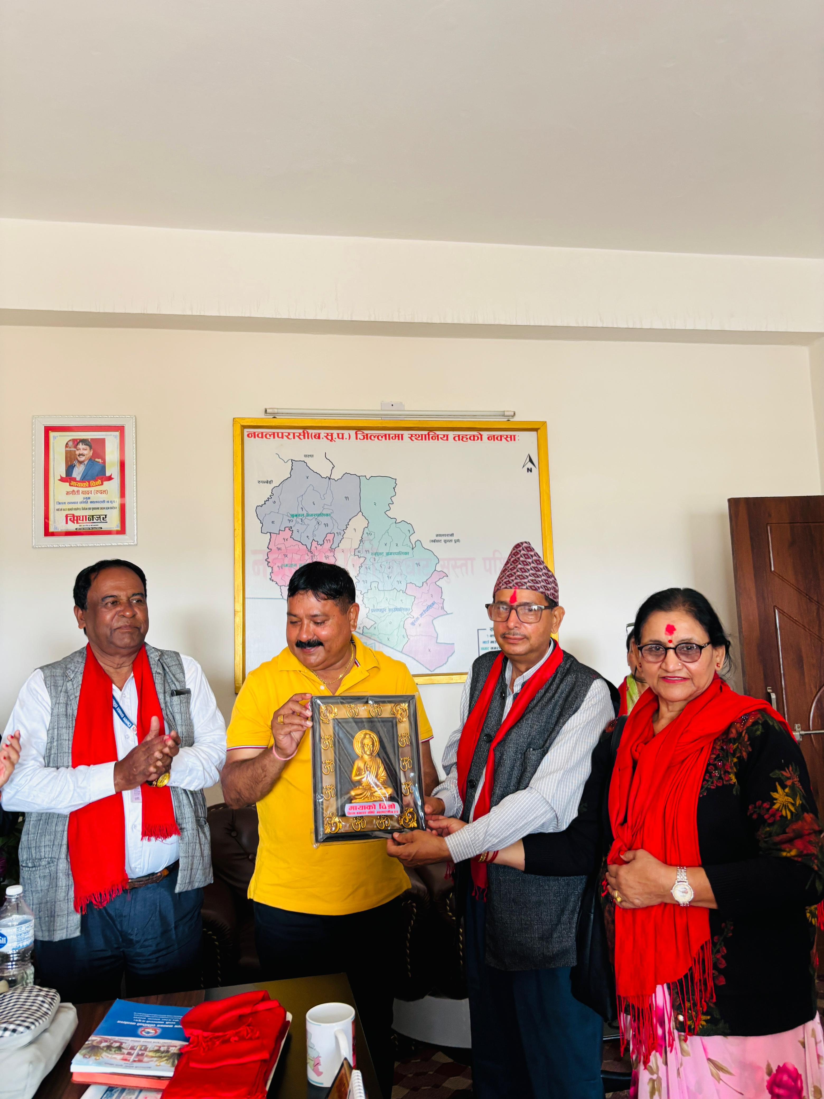 जिल्ला समन्वय समितिको कार्यालय नवलपरासी सुस्ता पश्चिम मा  भेटघाट अनुभव आदानप्रदान मायाको चिनो साटासाट कार्यक्रम